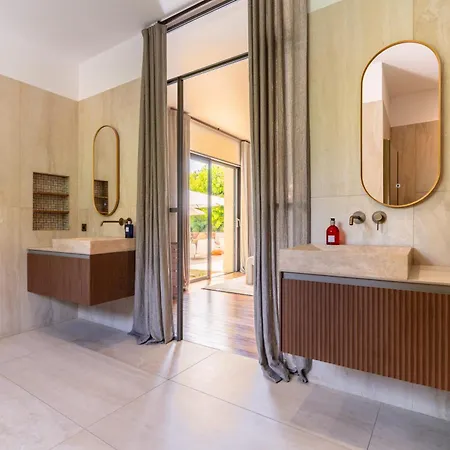 Villa Mas Provençal Dans Un écrin De Verdure *